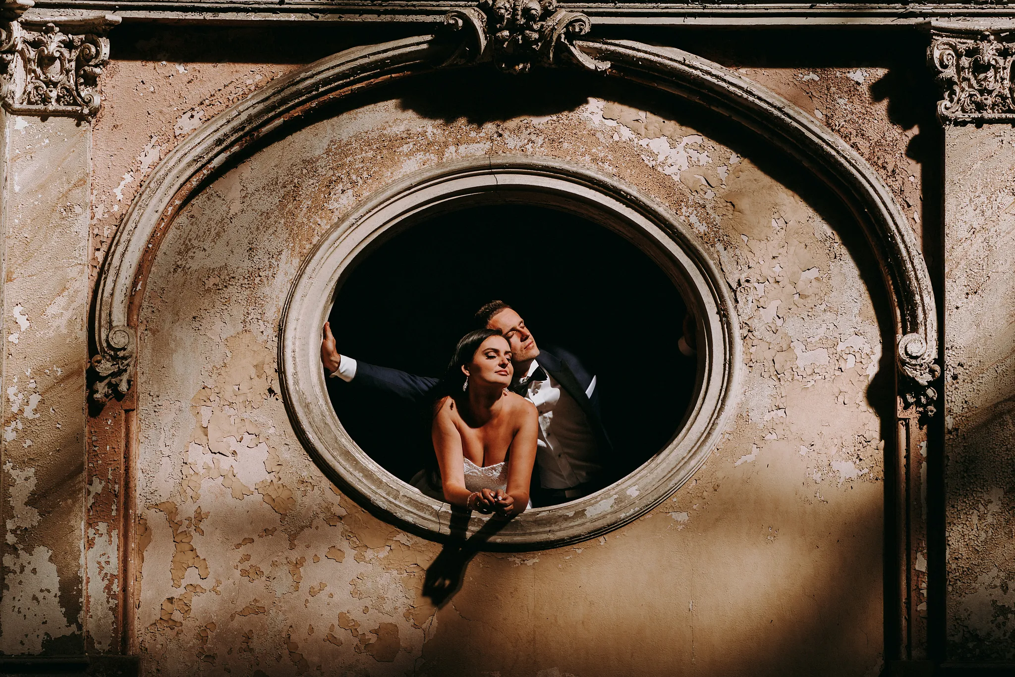 Romantyczny spacer w zachodzącym słońcu, sesja plenerowa Śląsk, Studio Grygierczyk