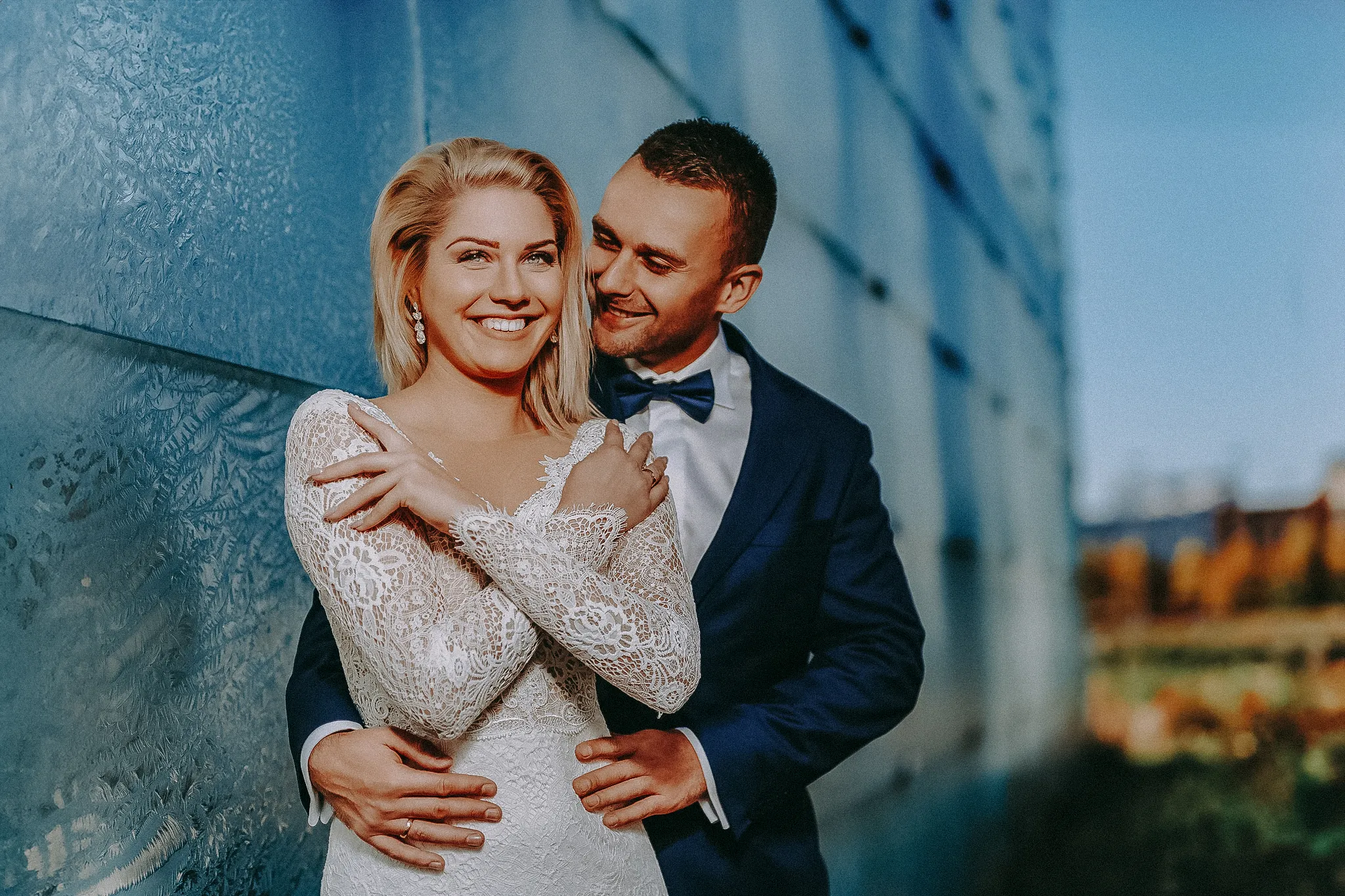 sesja slubnaw centrum katowic w cieplych barwach